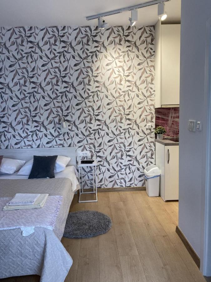 Studio Apartments With Terrace Near Sea - Angela'S Apartments Zadar Exterior photo